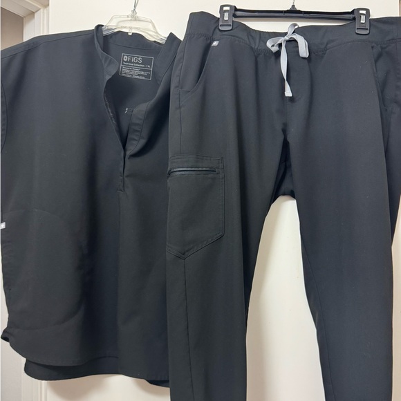 Figs Other - FIGS Technical Collection Black Scrub Set | Top XL + Jogger Pants XL